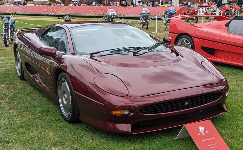 Jaguar XJ220: L'auto più veloce che nessuno voleva